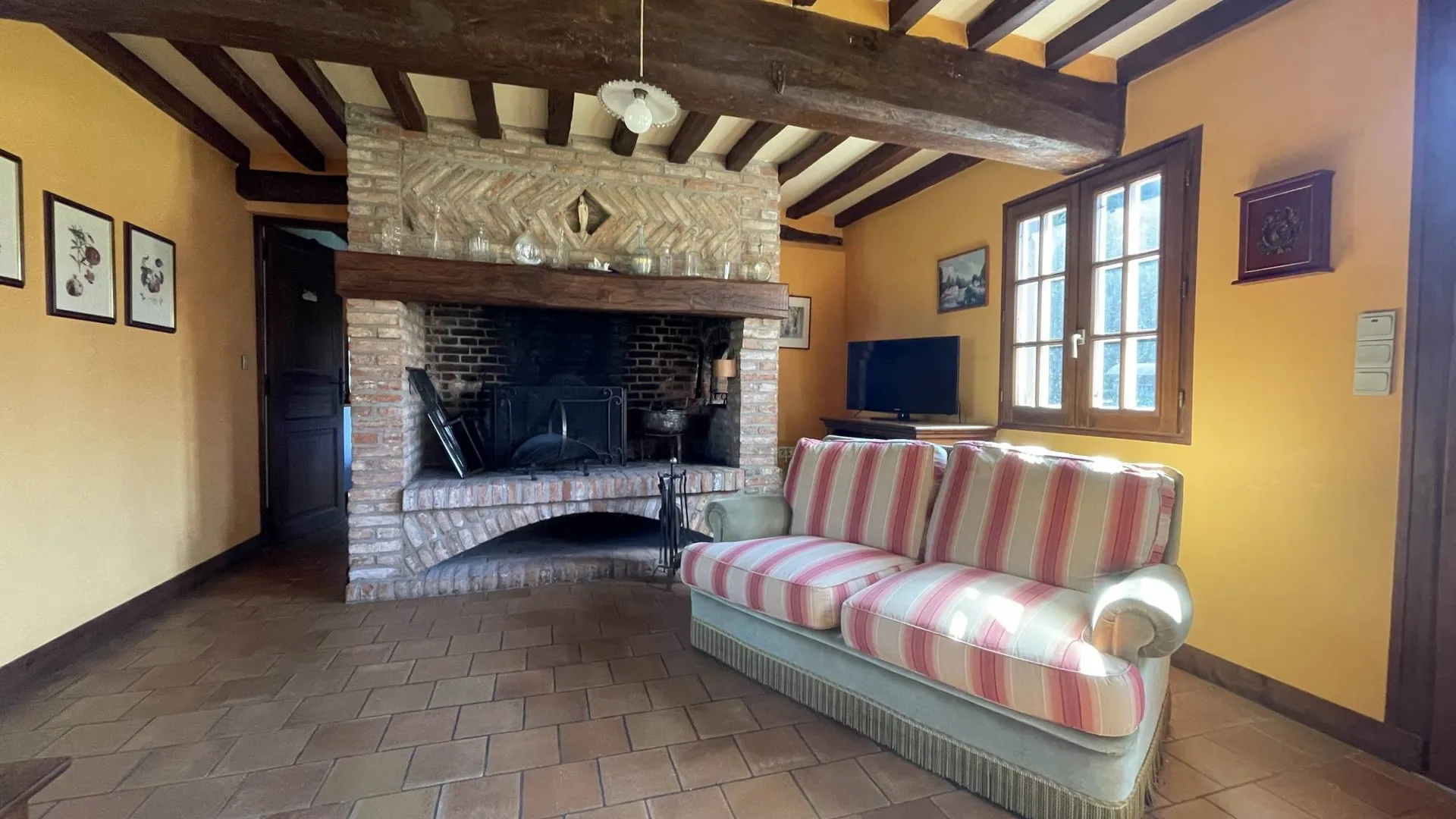 A vendre maison avec dépendances et verger