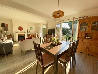 Maison 7 pièces Le Mesnil Le Roi 128 m²