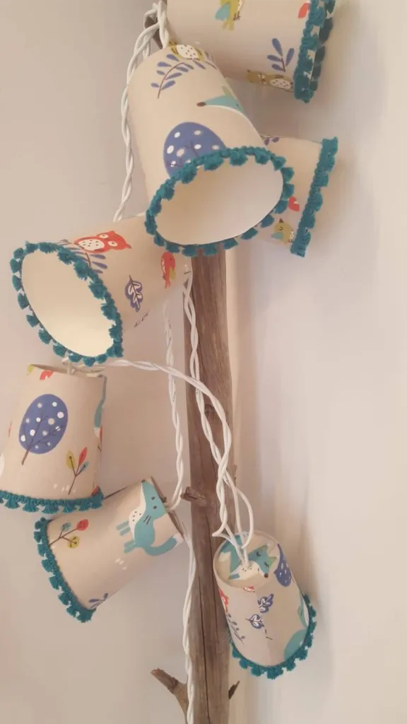 PEINTURE VEGETALE TERRE DU MONDE sur les abats jour dans une boutique rue des arts à HYERES