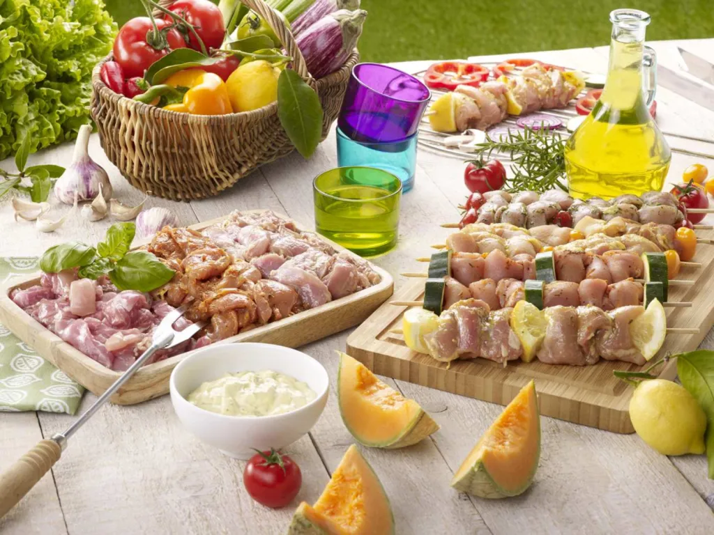 photographe culinaire à Lyon shooting en ambiance extérieure barbecue brochettes