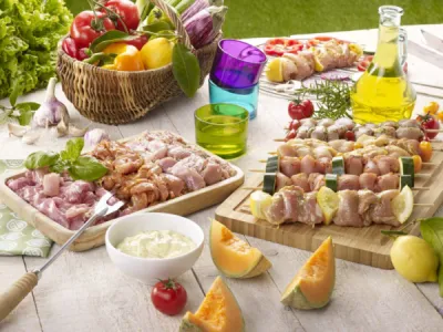 photographe culinaire à Lyon shooting en ambiance extérieure barbecue brochettes