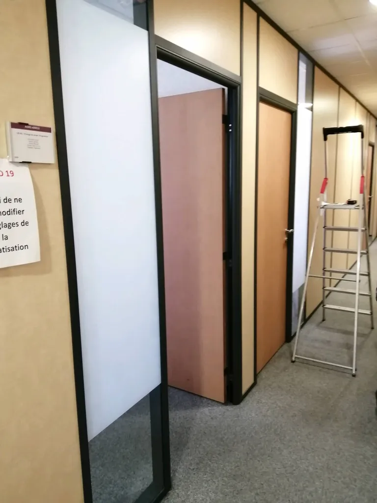 Films occultants et décoratifs salle de réunion à Carros 06