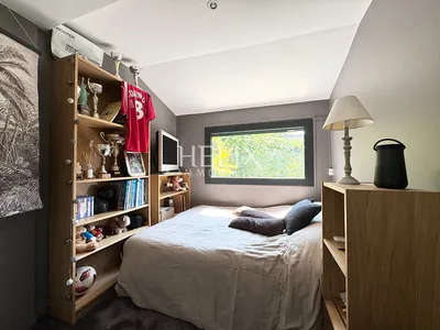 Maison à Saint Germain en Laye d'environ 100 M2 avec beaucoup de charme avec un magnifique jardin