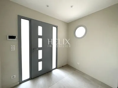 A louer maison contemporaine de 162 M² environ, parcelle environ 500 M² située dans un quartier résidentiel à Saint Germain en Laye, le calme, à proximité des écoles, collèges et lycées. 