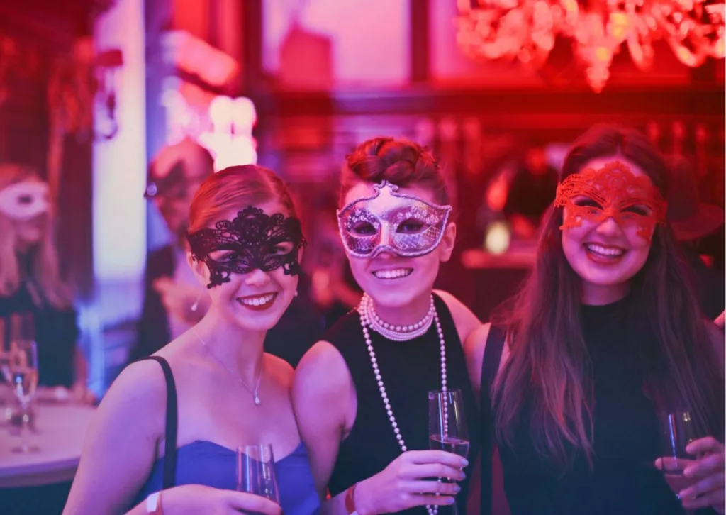 organisation d'une soirée d'entreprise à thème pour la fin d'année avec une agence événementielle spécialisée à Bordeaux en gironde 