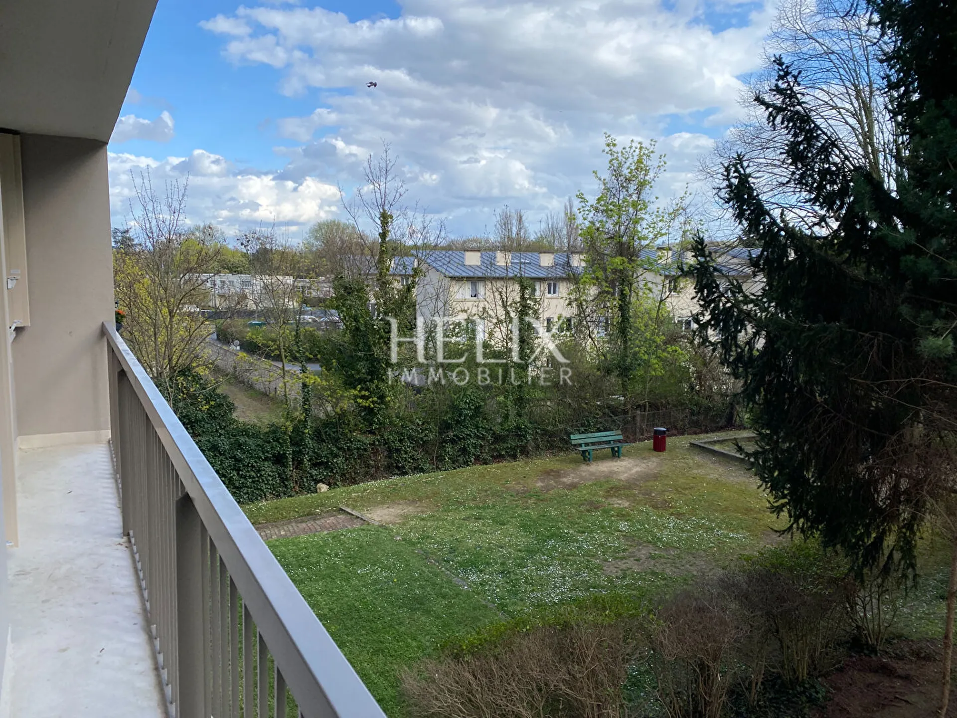 Le Pecq rive gauche - appartement 3 pièces lumineux dans une résidence familiale récemment ravalée 