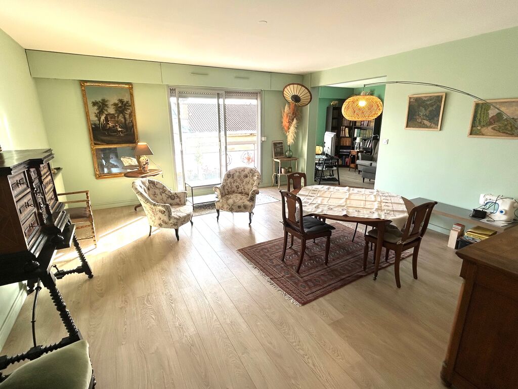 Bel appartement T4 avec parking, Bordeaux Barrière du Médoc