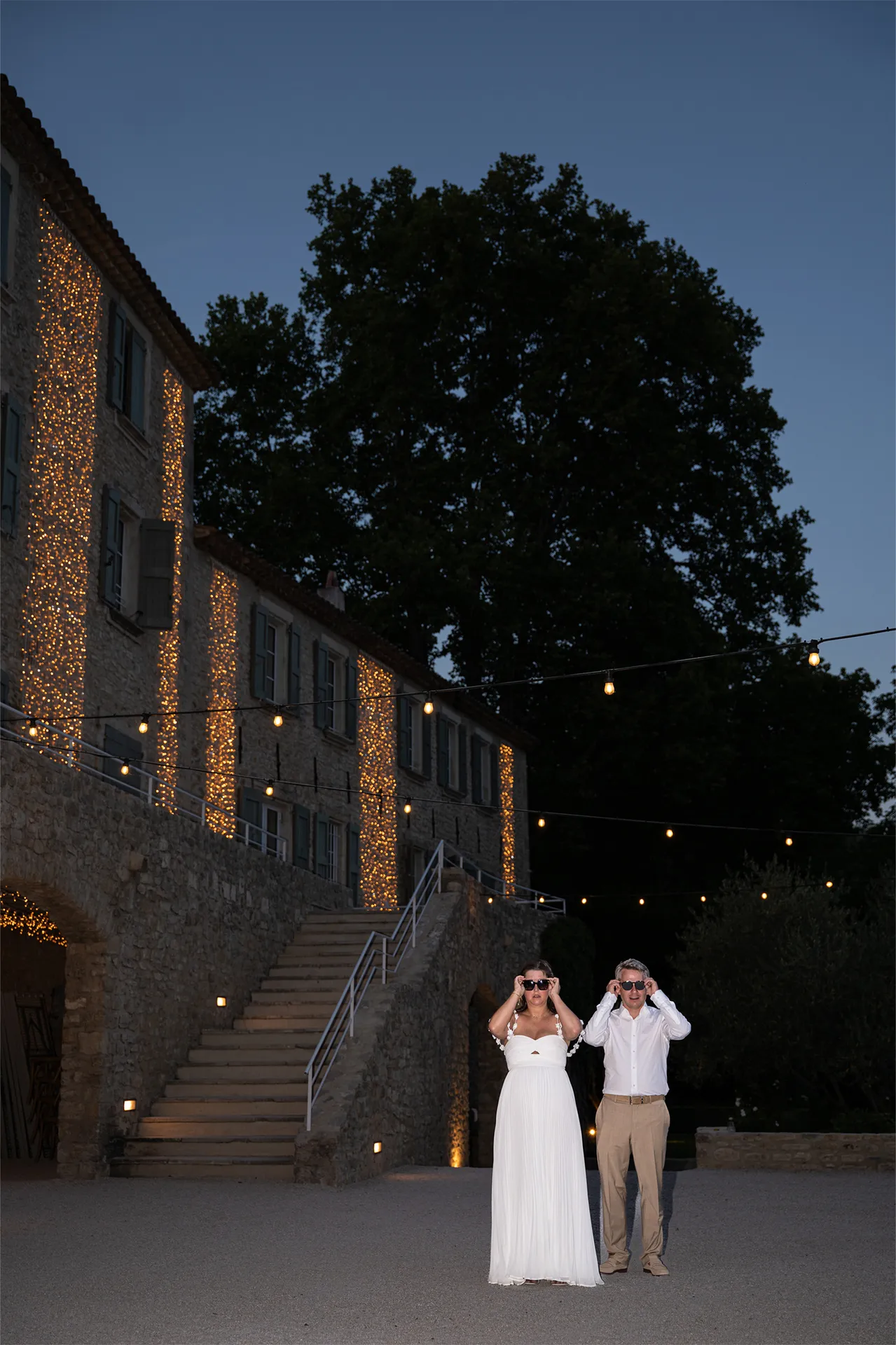Domaine mariage champêtre proche d'Aix en Provence : avec 17 chambres et accès hélicoptère pour salle repas extérieur avec prestation groupe de jazz