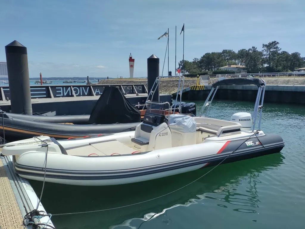 Location de Bateau semi-rigide BSC 65 Sport avec Abonnement  au port de la vigne Cap Ferret via LIBERTY PASS