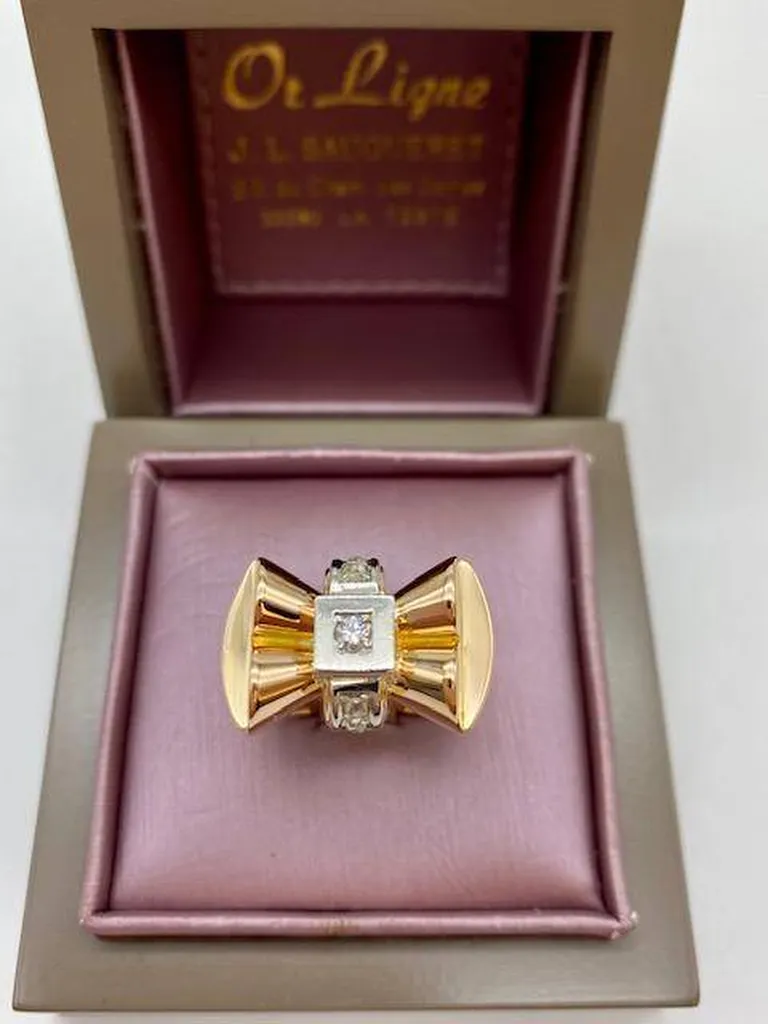Bague tank en or rose 750/1000ème et diamants forme nœud en dépôt vente chez Or Ligne à La Teste de Buch près de Bordeaux