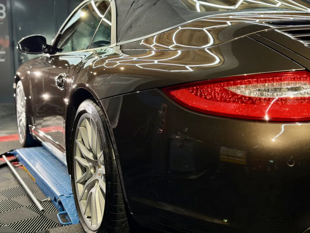 Traitement céramique Porsche 997 Cabriolet à Vaugneray – Detailing haut de gamme pour passionnés Porsche près de Lyon