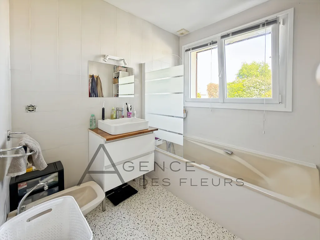 À vendre maison d'environ 70 m² sur un terrain de 645 m² située à OISSEL 76350