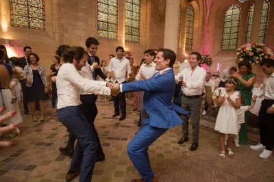 Romantic and Stunning Wedding for Brasilian Couple with symbolic ceremony in an French Abbey near to Paris
