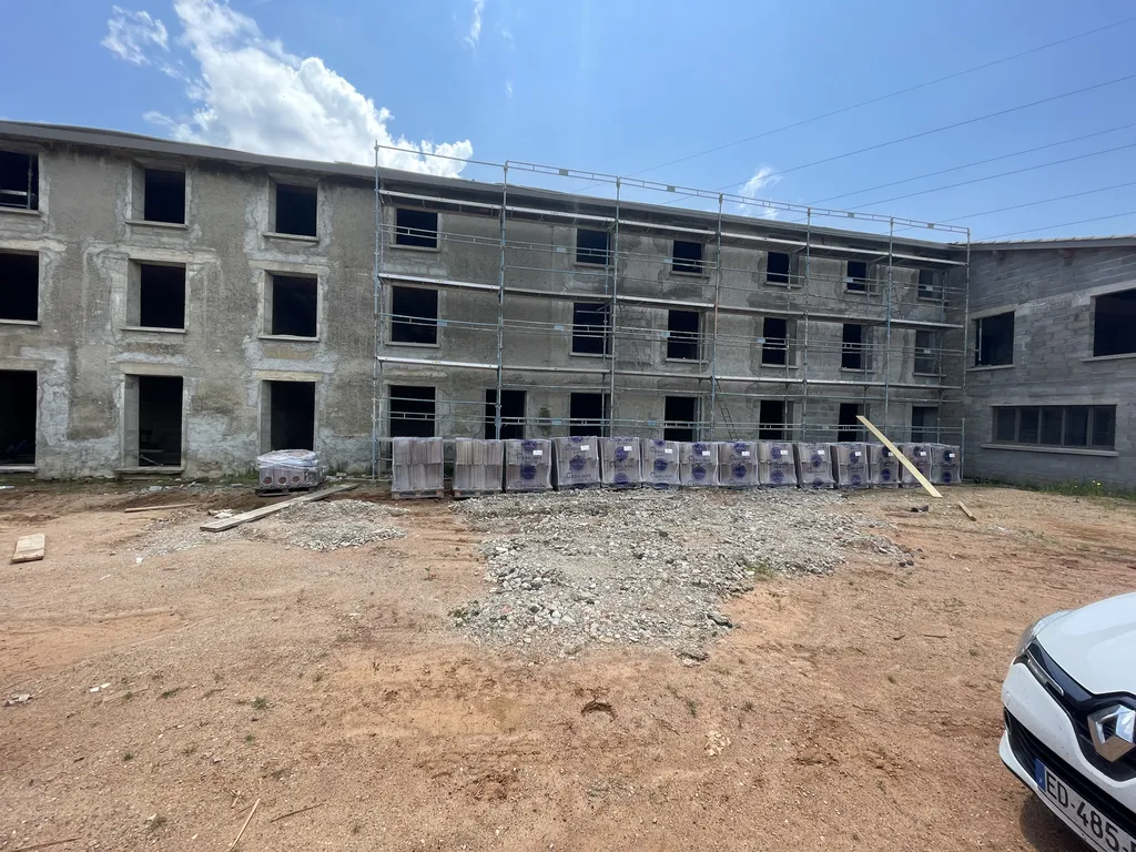 Réalisation de 150 ouvertures de fenêtres et portes-fenêtres en Sous œuvre dans des murs en pisé sur la commune de Dardilly