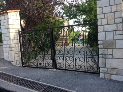 PORTAIL DROIT A VOLUTES MARSEILLE