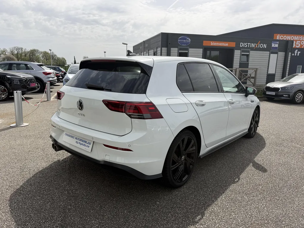 Volkswagen Golf 8 GTD d'occasion à vendre à faible distance de Rouen : une sportive diesel performante disponible chez Caudebec Automobiles