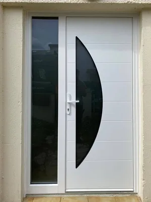Installation sur Bordeaux de la nouvelle porte d'entrée PVC sur Bordeaux
