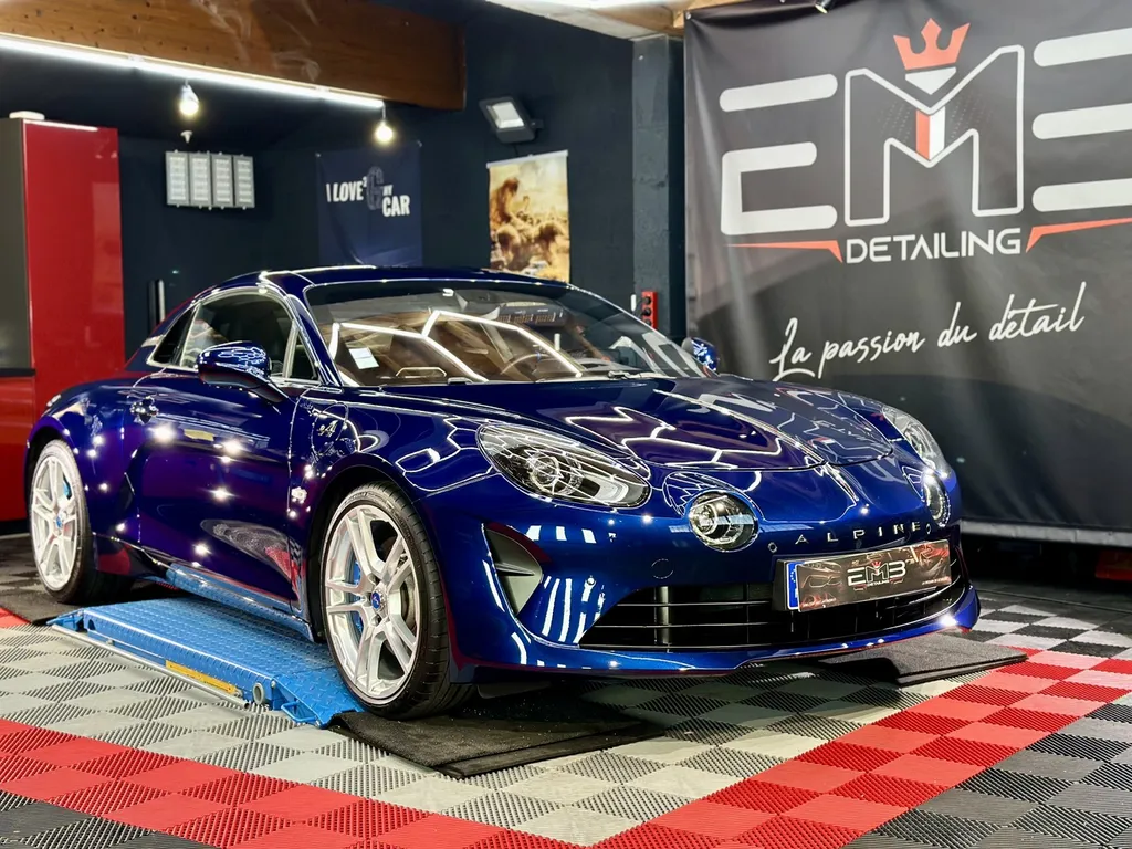 Traitement céramique chez EMB DETAILING protection carosserie spécialiste Alpine A110 sur Lyon