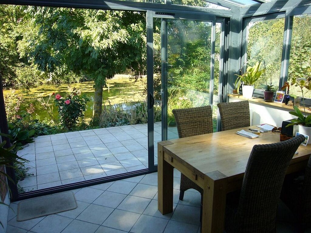 A découvrir agréable maison avec véranda proche commerces 14100 LISIEUX