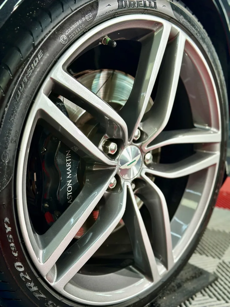 rénovation carrosserie protection PPF traitement céramique lyon Aston Martin DB9 Volante 