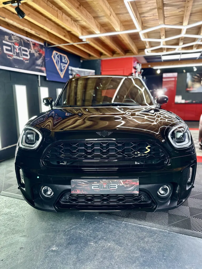 Traitement céramique & polissage multi-étapes sur Mini Countryman – EMB Detailing, spécialiste à Vaugneray (Lyon Ouest)