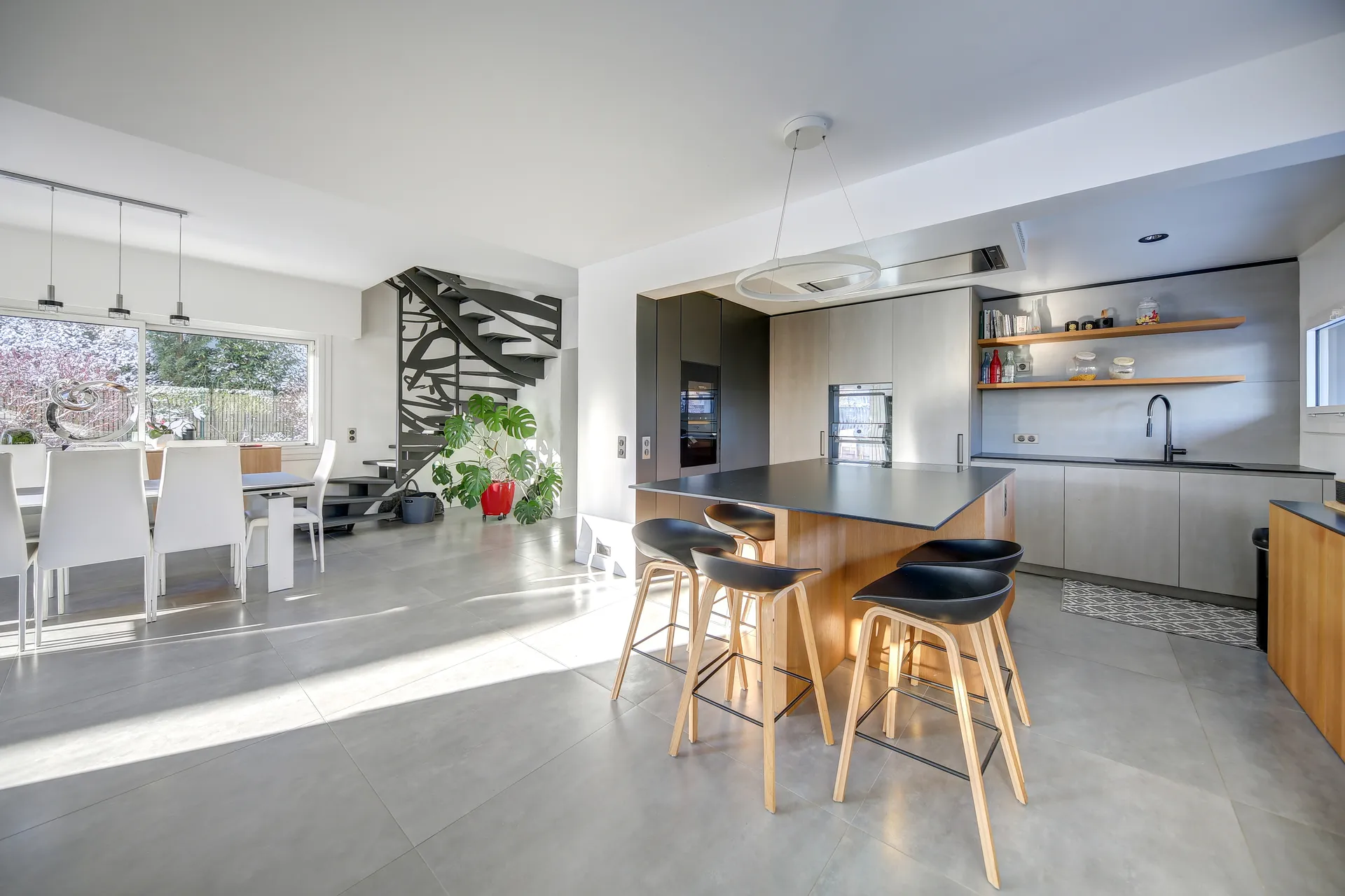 A vendre maison de famille à Saint Germain en Laye avec une architecture, lumière et prestations haut de gamme au cœur d’un cadre résidentiel d’exception