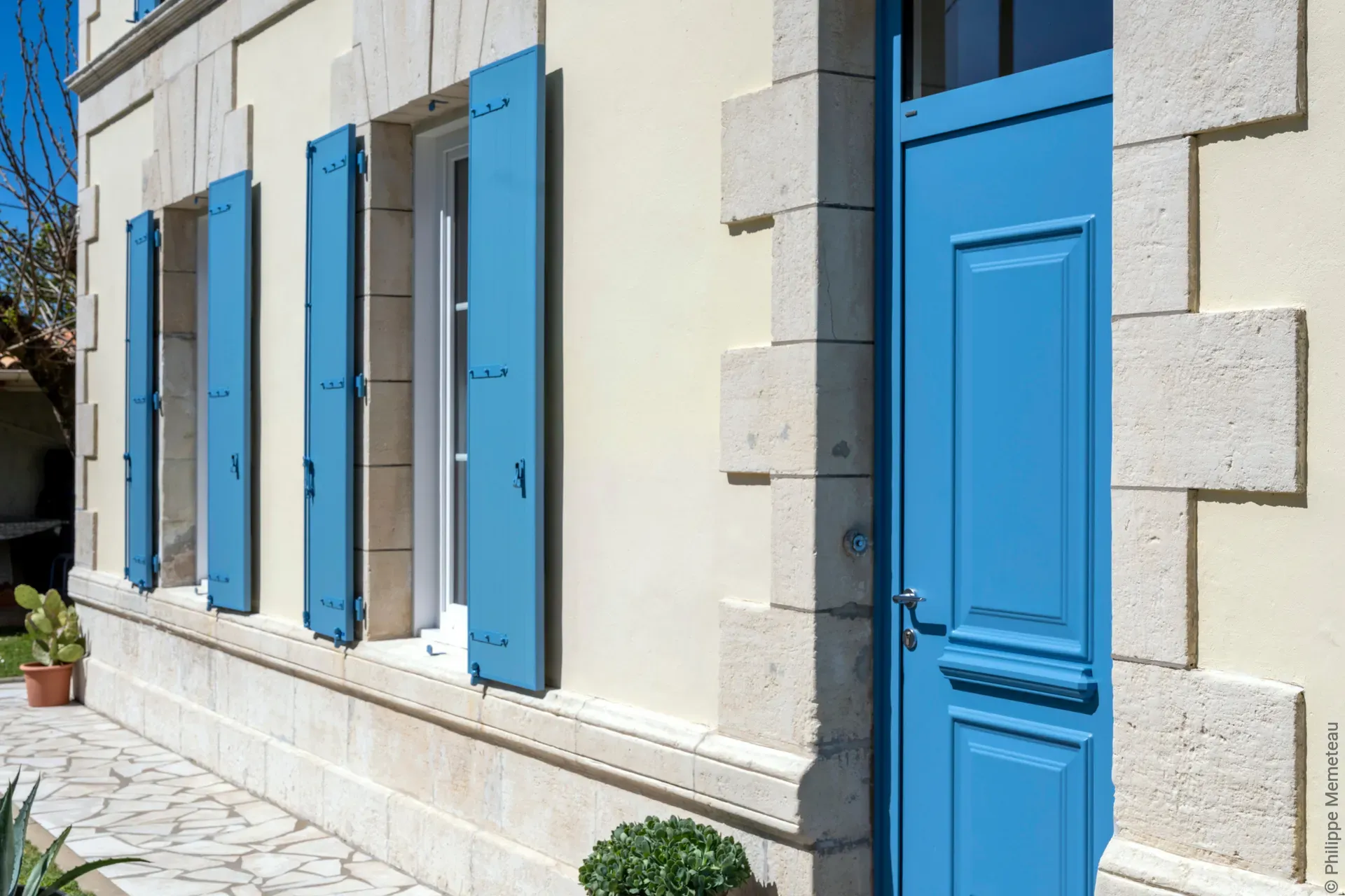 Devis menuisier à Nîmes pour volets portes et menuiseries personnalisées