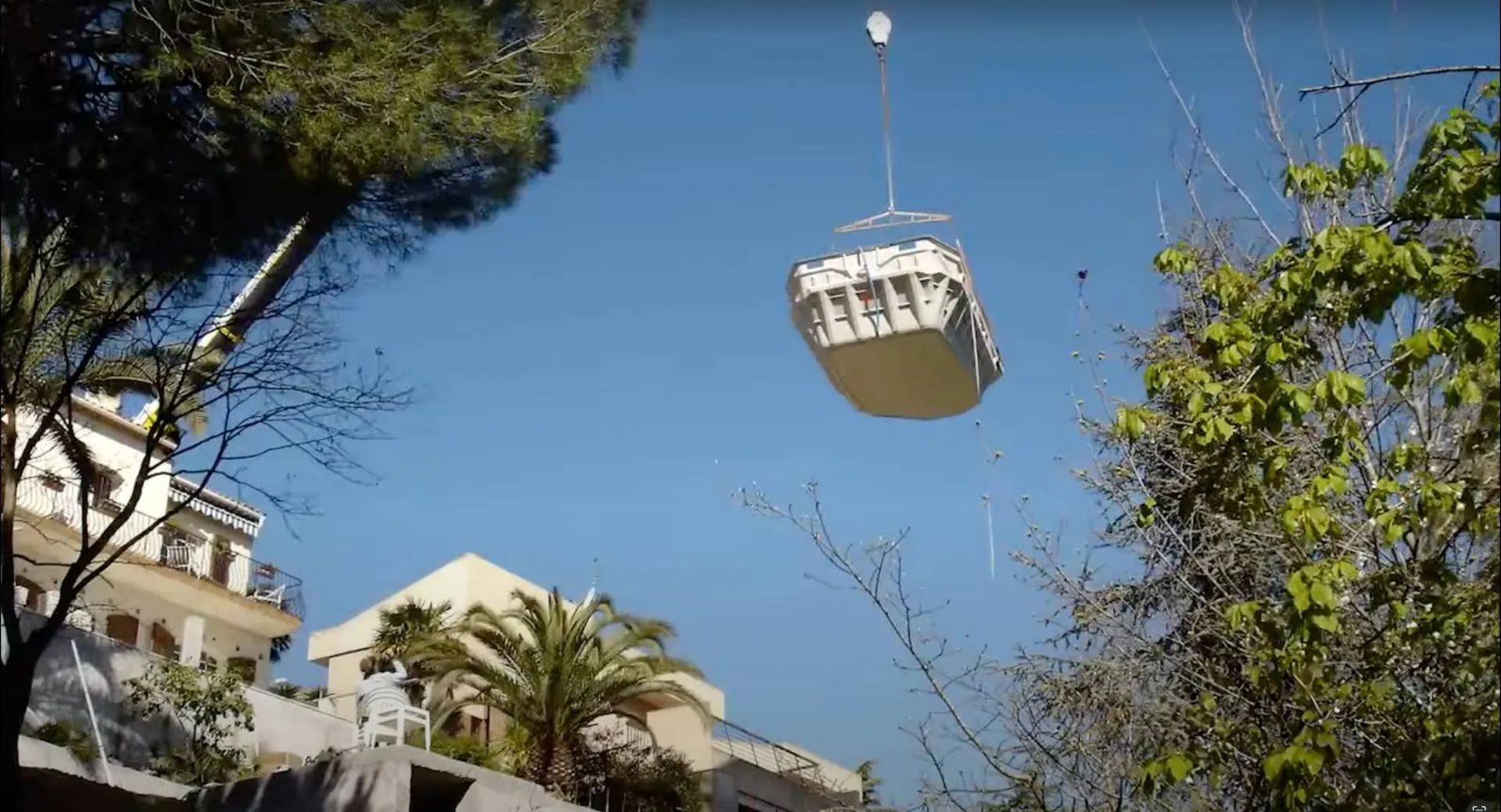 Piscine coque en livraison por nos clients dans le Var