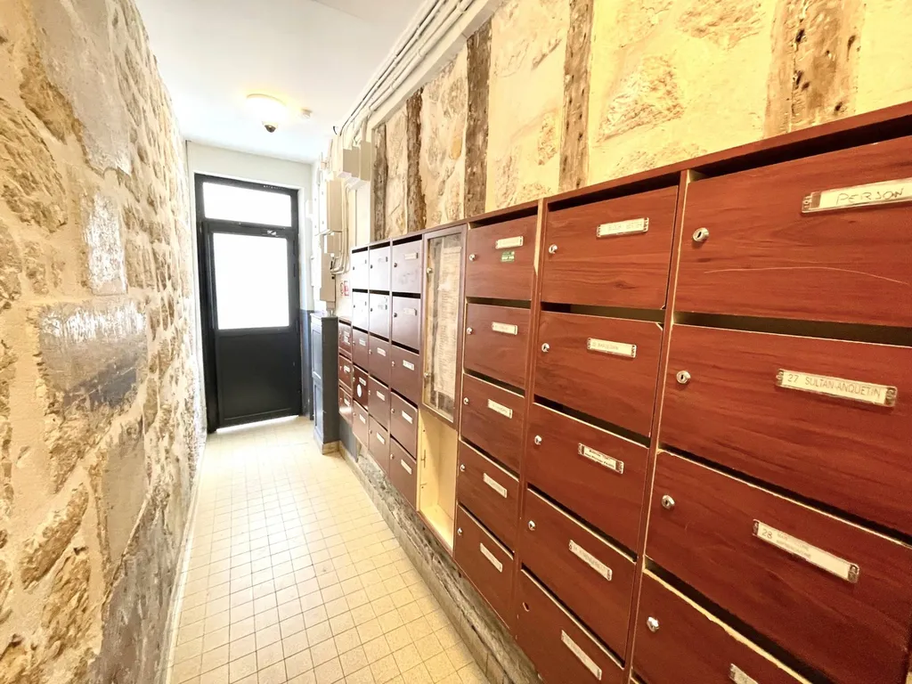 2 Pièces de 35 m² à totalement rénover 75002*