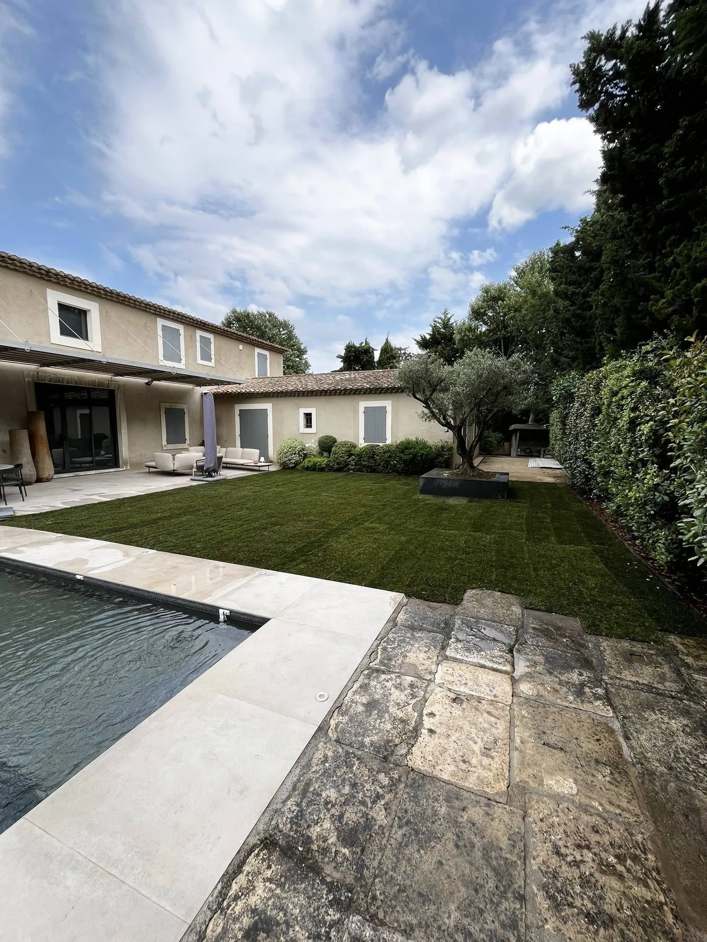Création de jardin sur mesure à proximité de Salon-de-Provence 13300, dans les Bouches-du-Rhône, par Carré Vert
