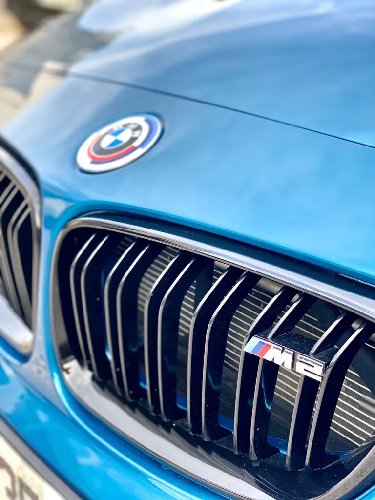 Personnalisation pour cette BMW M2 prêt de véhicule et franchise offerte proche d’Aubagne et de Marseille et on