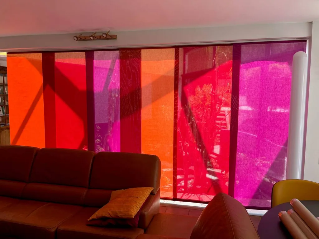 Parois japonaises séparant deux pièces dans une maison à Albigny sur Saône