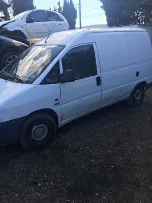 Enlèvement d’épave d’un véhicule utilitaire sur Marignane près de Vitrolles et de Saint Victoret 06 20 62 31 33