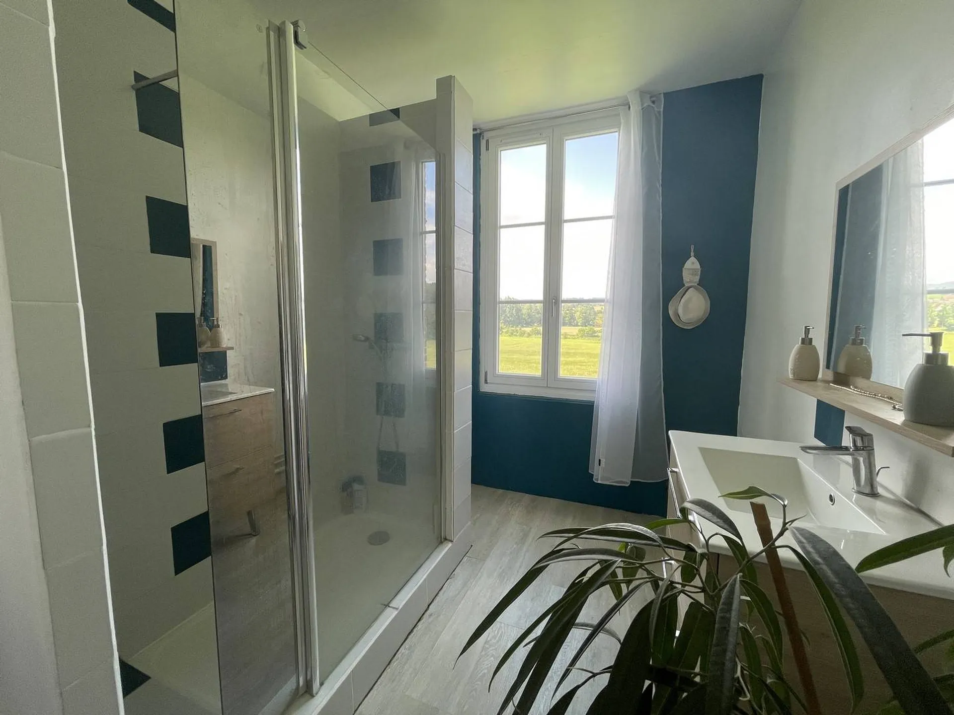 **Propriété dans le Pays de Bray à vendre** : Nichée dans un cadre naturel préservé, à proximité de l'Avenue Verte et des sentiers de randonnée, offrant un cadre de vie privilégié pour les amateurs de plein air.