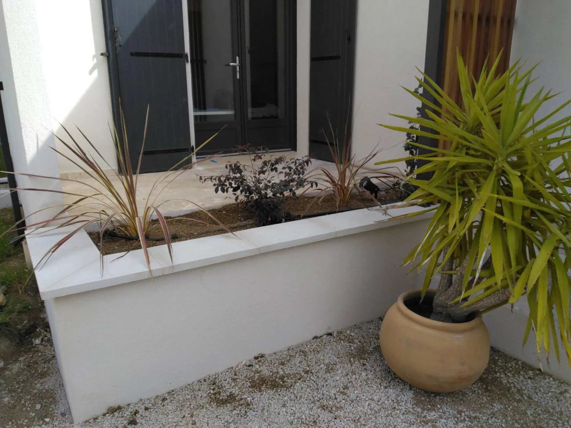 Paysagiste pour aménagement paysager pour une villa contemporaine avec piscine à Saint Cannat Paysagiste pour aménagement paysager pour une villa contemporaine avec piscine à Saint Cannat