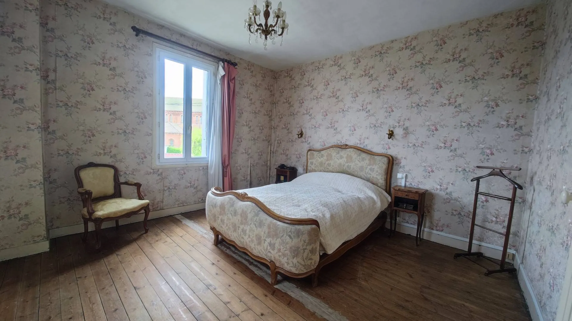 Maison de caractère à rafraichir proche commerces située au calme et à 2 minutes de la mer de Dieppe, en Seine-maritime (76)