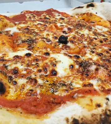 pizza margherita en livraison ou à emporter sur salon de provence le soir