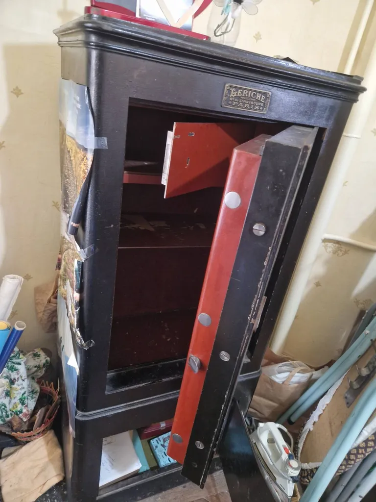 technicien étant intervenu sur un coffre-fort bloqué à La Chapelle d'Armentières