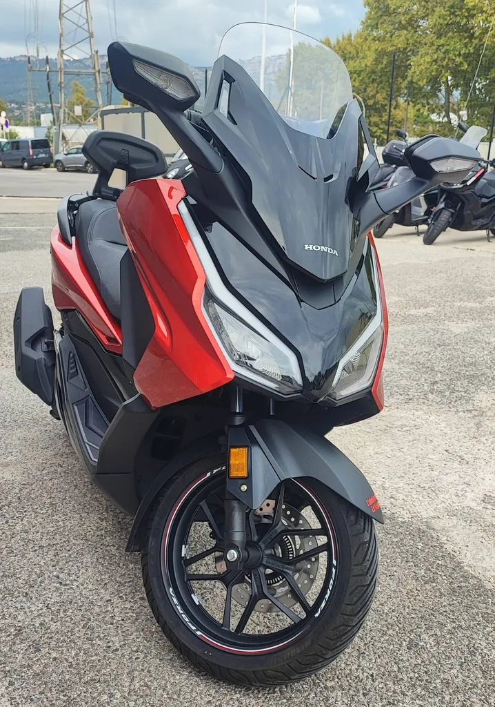 HONDA FORZA 125 DU 01/2024 AVEC 8400 KM.