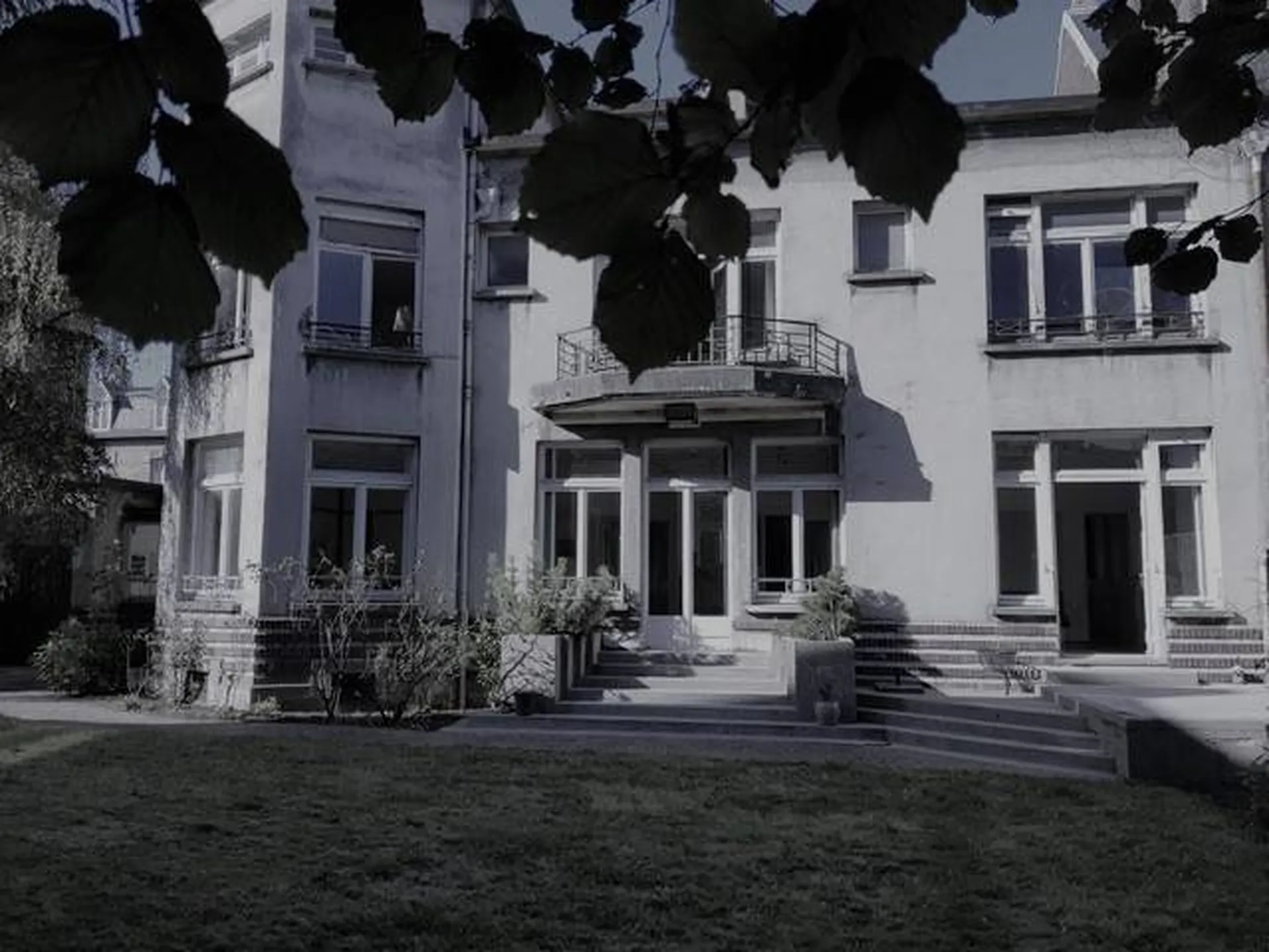 Hôtel particulier de style Art nouveau à rafraichir, situé dans un quartier calme du cœur de Dieppe en Normandie 76
