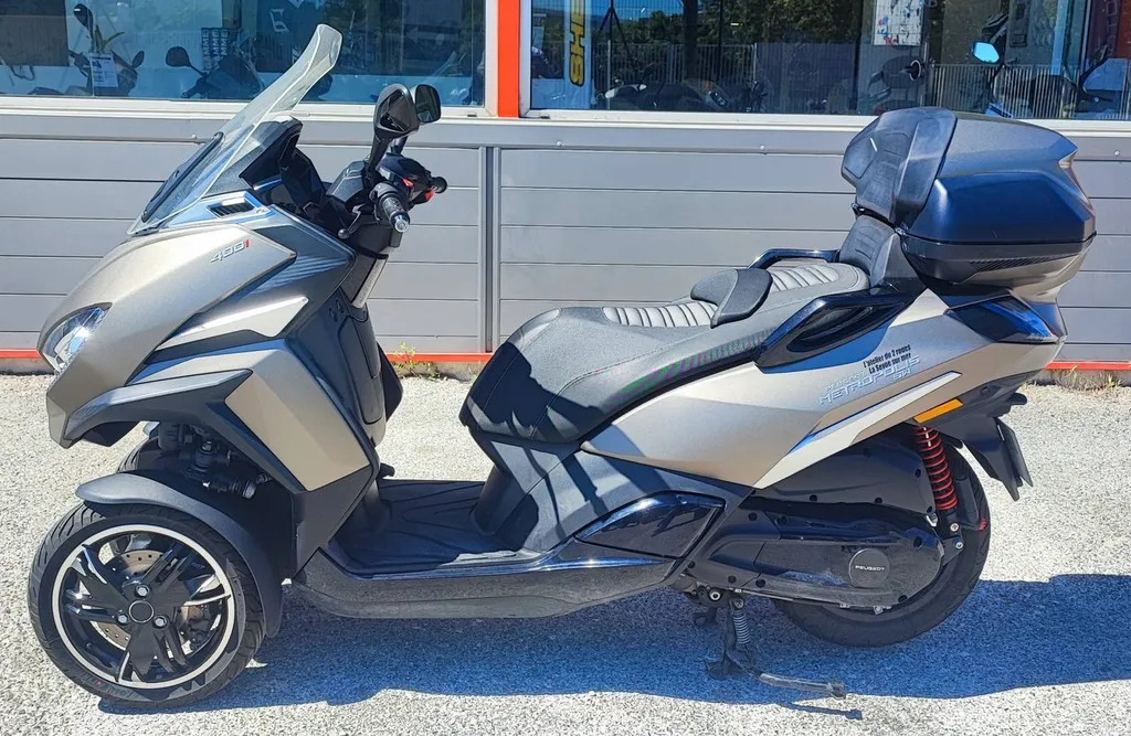 PEUGEOT METROPOLIS 400 SW DU 02/2024 AVEC 1600 KM.