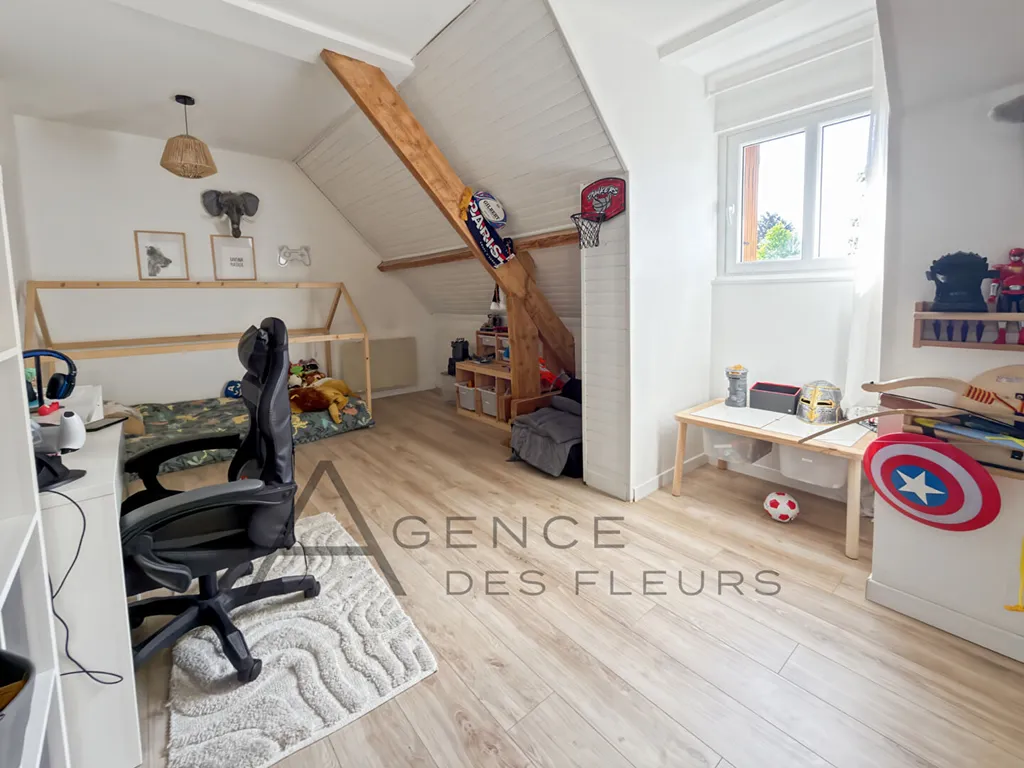A vendre maison de 122 m² édifié sur 714 m² de terrain sur la commune de CLÉON 76410