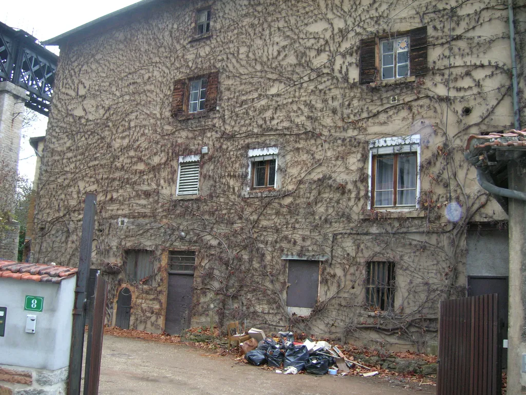 Façade d’immeuble ancien avant travaux de ravalement à Lyon (Rhône 69)