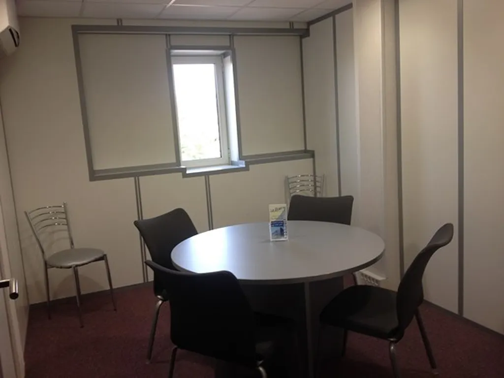 Salle de réunion en libre accés à saint victoret, proche marignane, vitrolle, gignac, , entre aix les milles et marseille