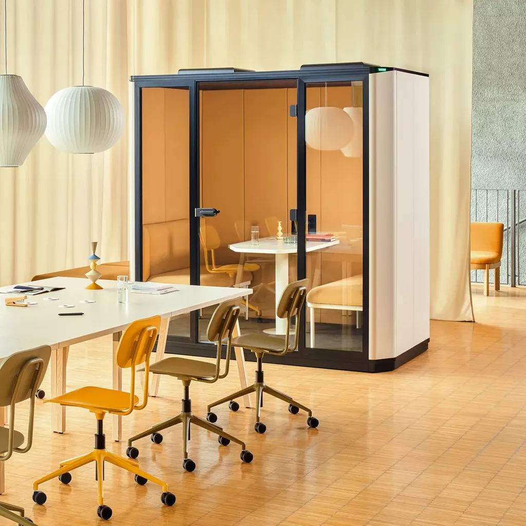 Cabine acoustique Calo 4 personnes spacieuse et isolante en région PACA : idéale à Marseille, Aix-en-Provence et Toulon pour réunions confidentielles