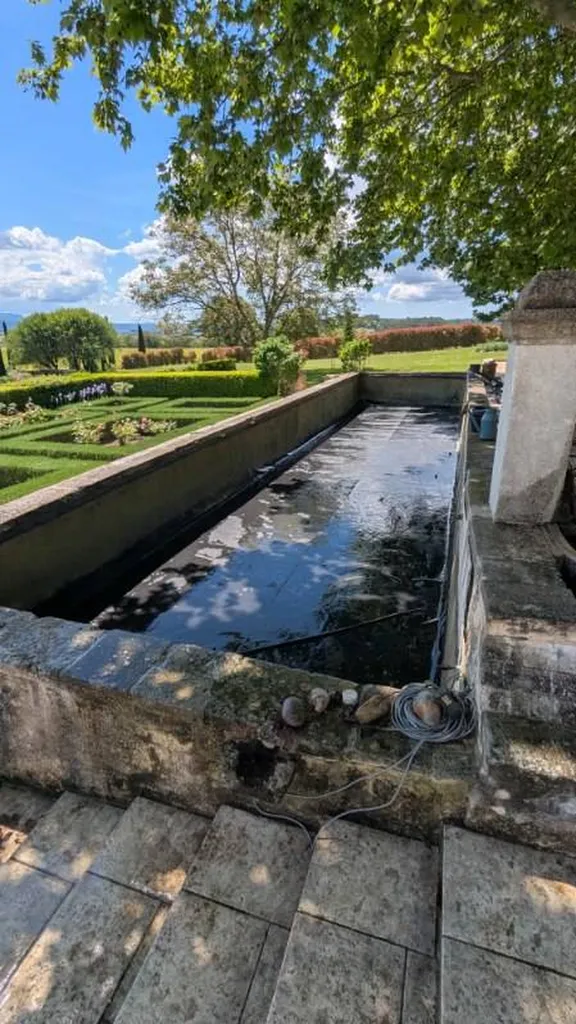 Vidange d'un bassin vers la Tour d'Aigues? Contacter nous.