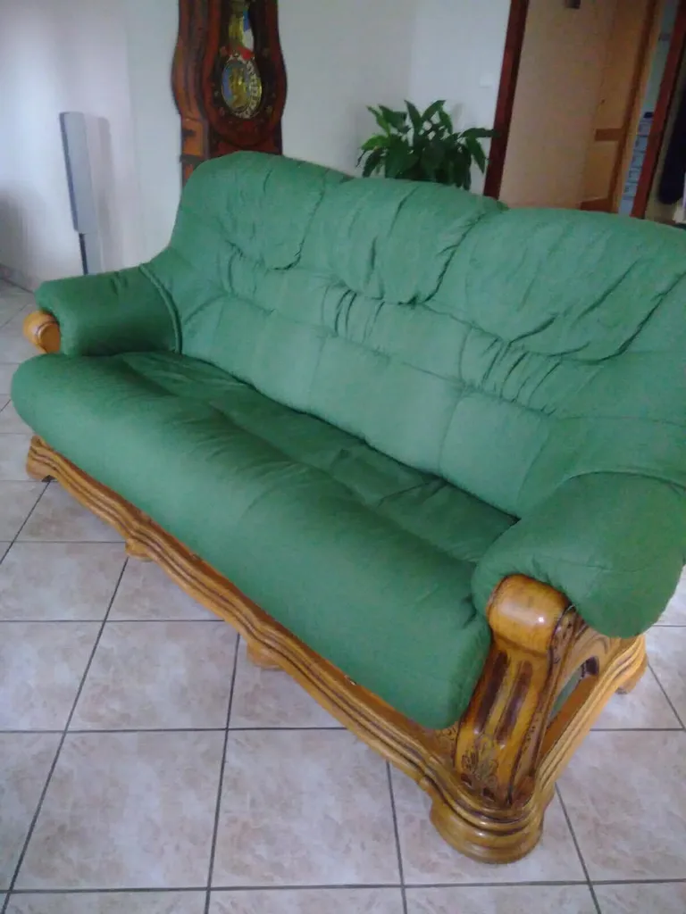 rénovation sur mesure canapé en tissu dans l'atelier passion couture près de Bordeaux