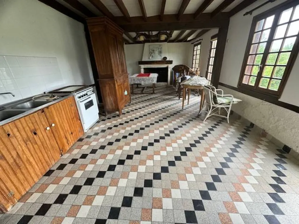 A acheter, maison de 140 m² édifiée sur 8150 m² de terrain sur la commune de la SAUSSAYE