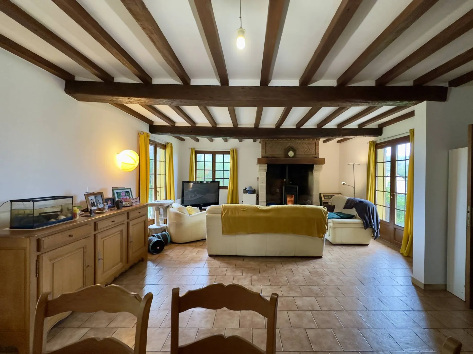 Maison en bordure de voie verte de 134m² avec Terrain de 1439m² – Plain-Pied et Potentiel d’Agrandissement dans un Cadre Paisible.