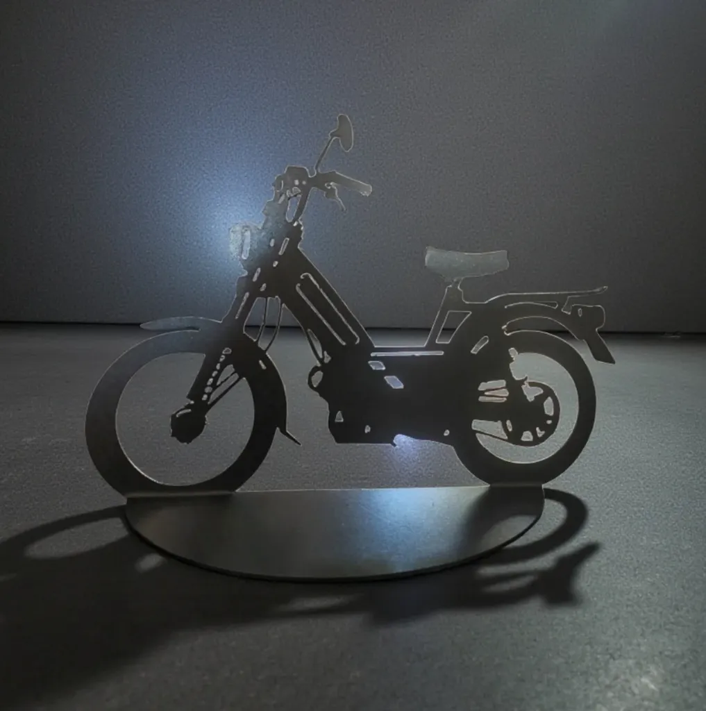 Découpe plasma sur mesure d'une enseigne signalétique pour un gîte et chambres d'hotes en acier 3mm ton rouille sur poteau 60 mm